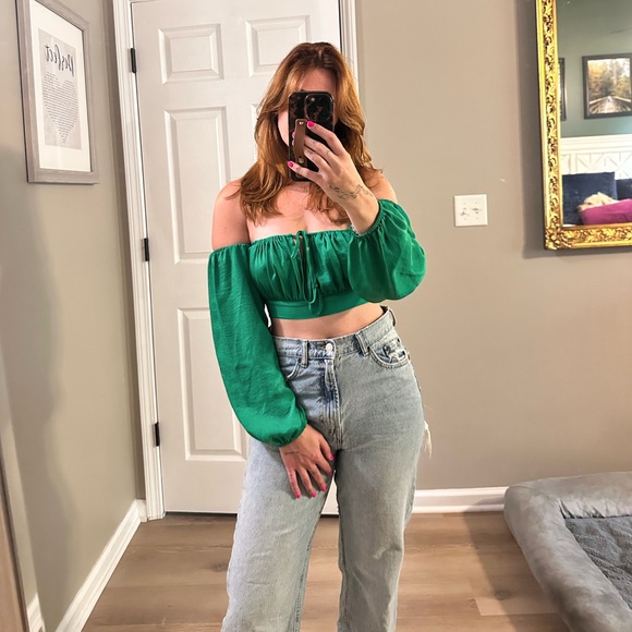 superdown Tops - Superdown Kelly green off the shoulder crop top